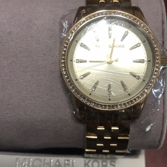 Micheal Kors  NEW gold watch with no tags - Picture 11 of 15